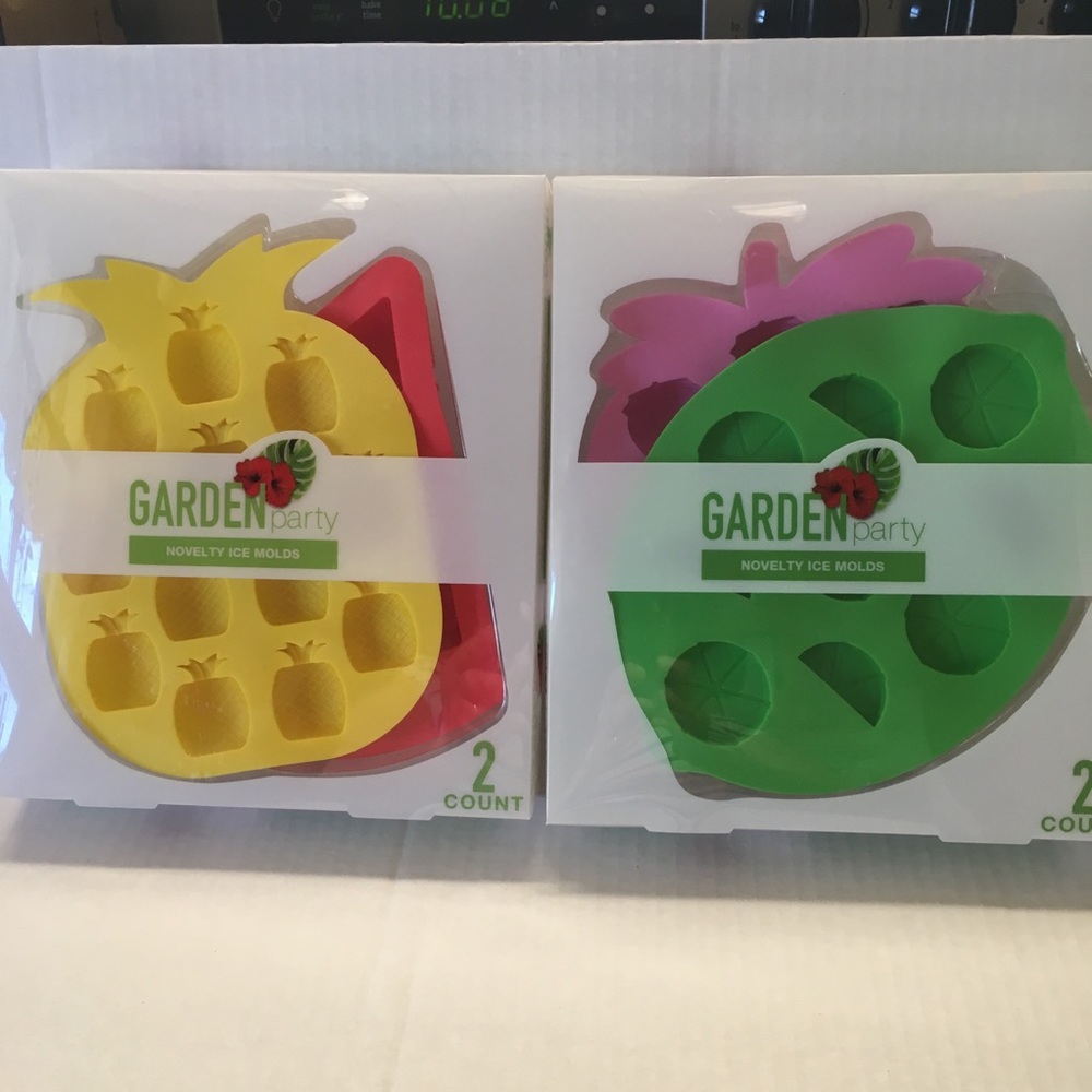 NWT novelty ice molds, 2 packs, 2 per pack